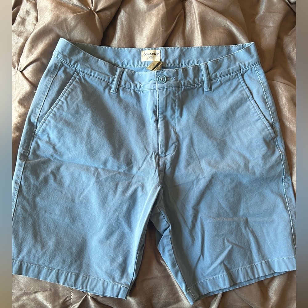 Dockers Men's Ultimate Straight Fit Supreme Flex Shorts size 32.